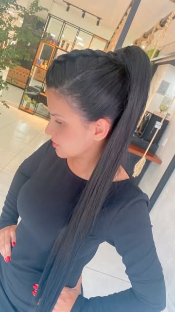 Penteado preso com trança feito no Florença Beauty